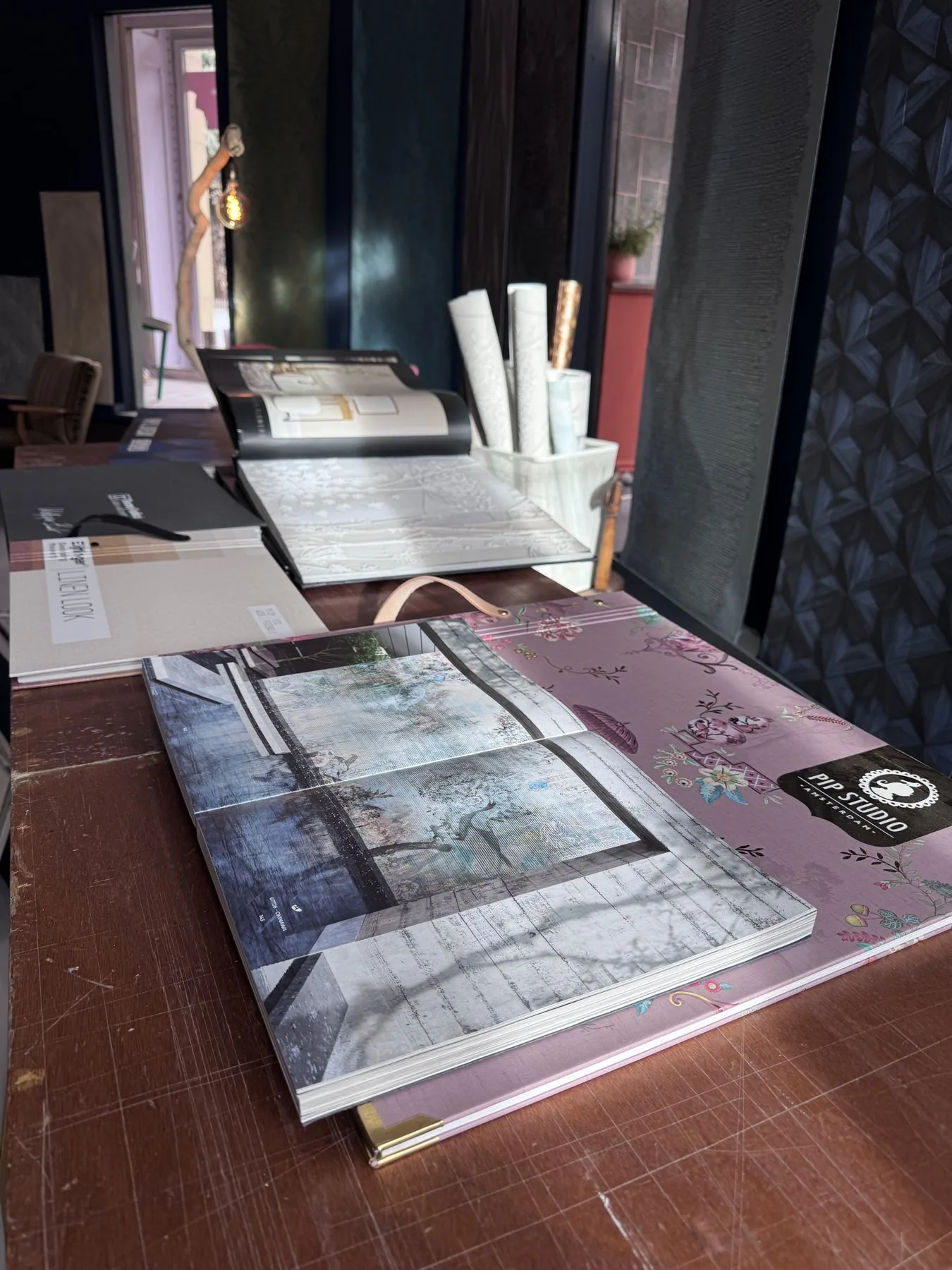 Matières et collections au showroom Marie Vicquéry
